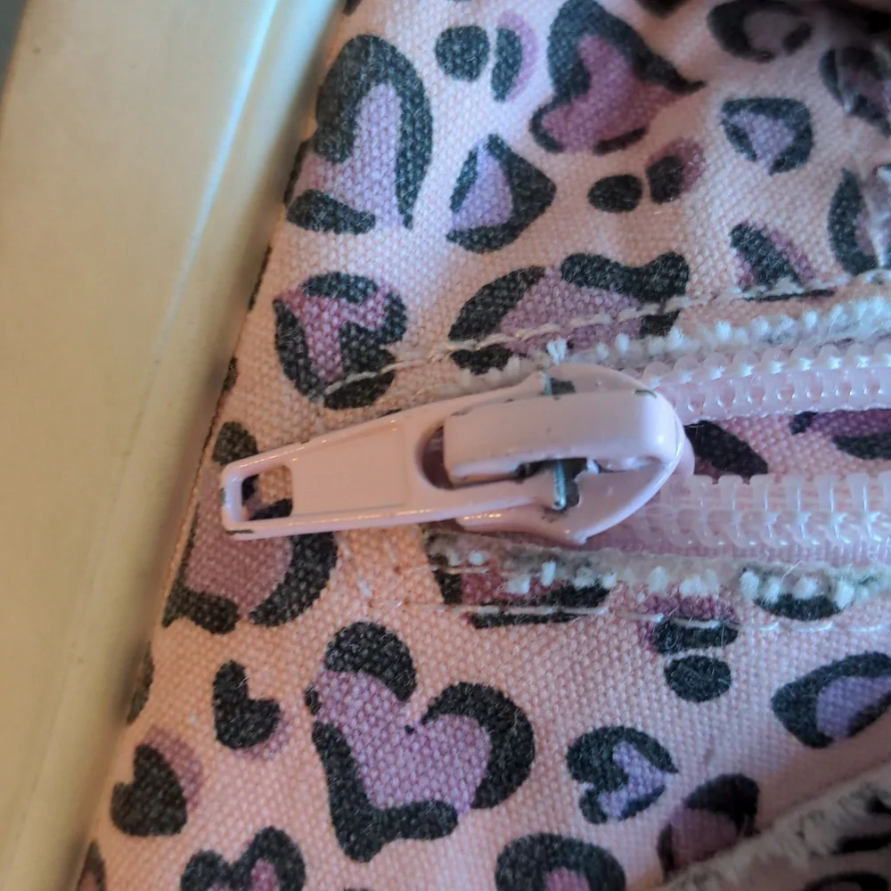 Blowfish Malibu Kids | Pink & Black Leopard Hearts Hi-Top Sneaker Size 9 - Picture 7 of 7